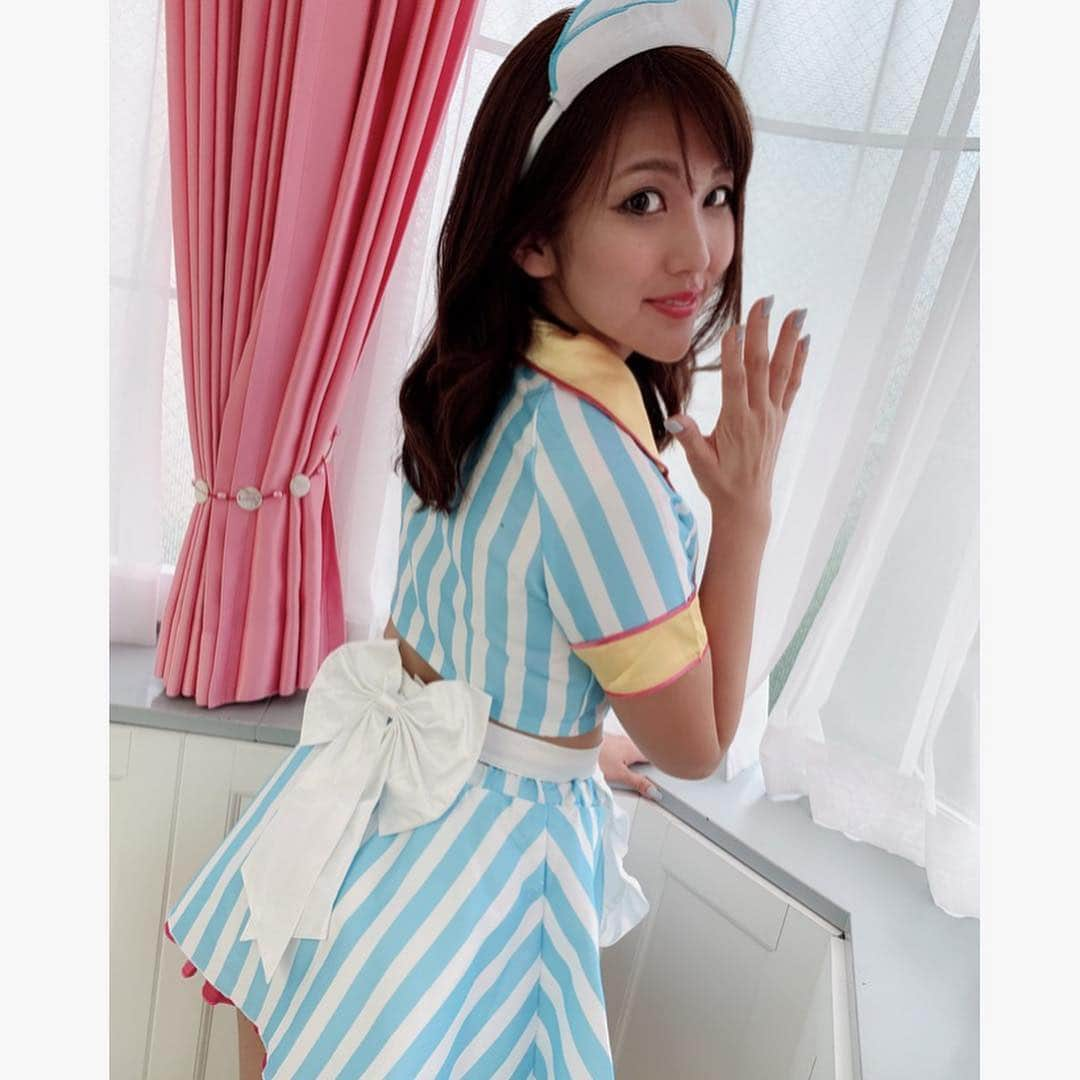 神谷麻美さんのインスタグラム写真 - (神谷麻美Instagram)「#いらっしゃいませ 〜🎶💓 #何名様ですか ～？🎶¨̮ #ウェイトレス 💖🍰🎀」6月2日 9時02分 - asamice428