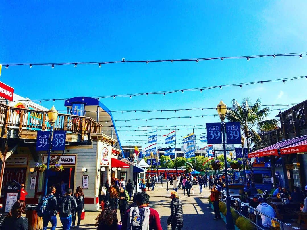 RyosukeTakenakaのインスタグラム：「Sanfrancisco🇺🇸it was nice weather. I wandered around the port town and checked Alcatraz Island from the pier. . #アメリカ横断中#Sanfrancisco#America#study#trip#english#port#scene #locations#sea」
