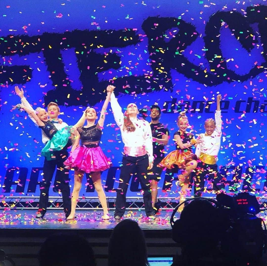 アビー・リー・ミラーさんのインスタグラム写真 - (アビー・リー・ミラーInstagram)「CONGRATULATIONS TO MY KIDS! Thanks to @lifetimetv @fiercetalentcompetition and @theprommusical 4 Music, Rehearsal, Tickets & and all that Jazz! Wow what a day!!! @lillykofficial and @giannamartello after the Title Win!@bradyfarrar Teen Mr Title & @pressleyhosbach National Soloist #dancemoms #season8  @gianinasjourney @hannahgracecolin & @paris_Moore 333 #abbyleemiller #season8 #aldc #lifetimetv #abbylee #abbyleedancecompany」6月2日 9時05分 - therealabbylee