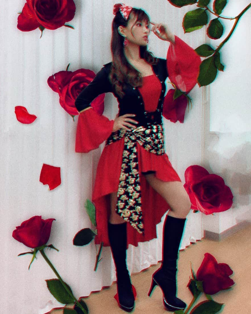 MARIA-Eさんのインスタグラム写真 - (MARIA-EInstagram)「. 🌹🏴‍☠️🌹☠️🌹🏴‍☠️🌹☠️ . ‪#ブレスオブライフ #BLACKJAXX‬ ‪#北海道 #砂川‬ #女海賊 . #ちょっとタンゴ踊りそう」6月2日 0時25分 - maria.eeee