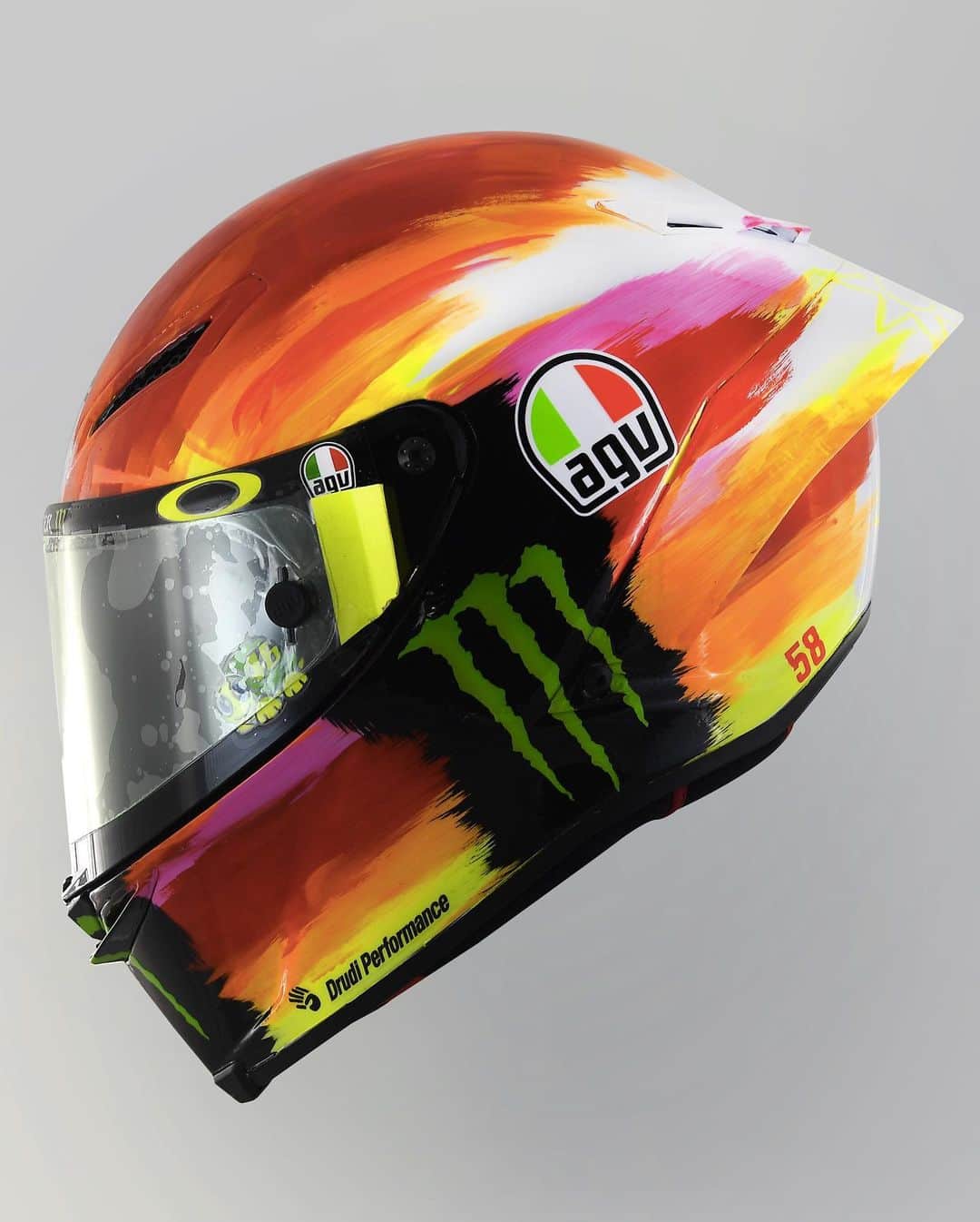 モンスターエナジーさんのインスタグラム写真 - (モンスターエナジーInstagram)「@valeyellow46 unveiled his latest special @motogp helmet at the #ItalianGP... this time with a simplistic tricolor design that pays tribute to the Italian flag 🇮🇹 What do you think of this year’s design?  #MotoGP #Mugello #MonsterYamaha #MonsterEnergy #Motorcycle #Racing #Motorsport #VR46 #ValentinoRossi」6月2日 0時21分 - monsterenergy