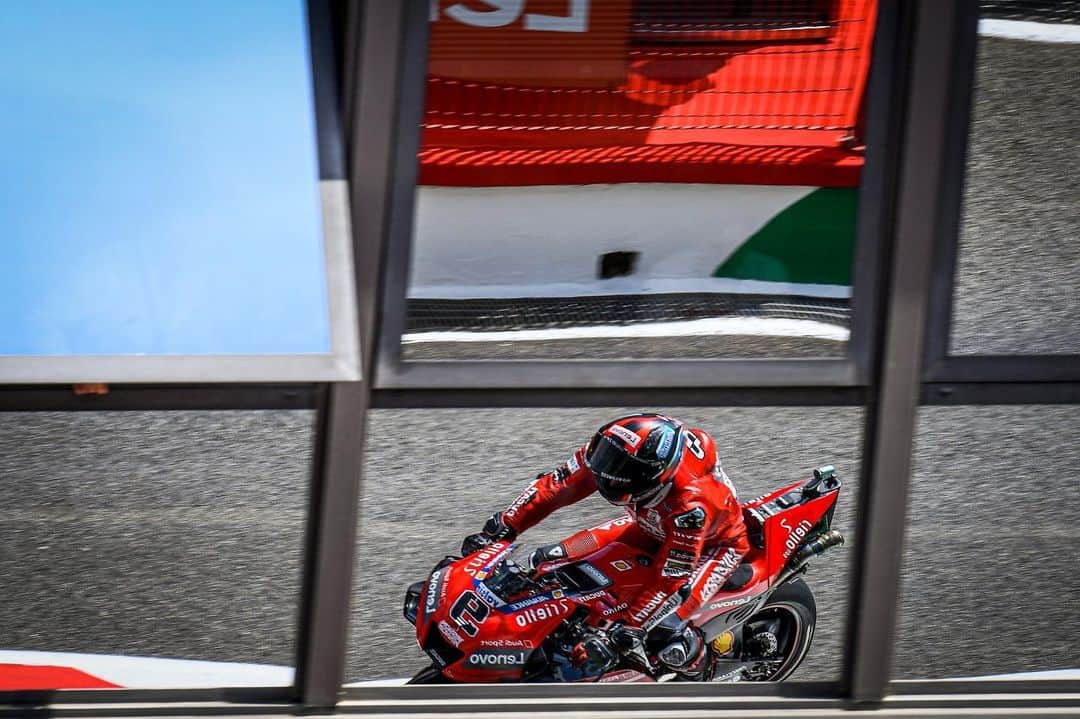 MotoGPさんのインスタグラム写真 - (MotoGPInstagram)「Reflection ✨ // #ItalianGP🇮🇹 #MotoGP #DP9 #Motorcycle #Racing #Motorsport」6月2日 0時22分 - motogp