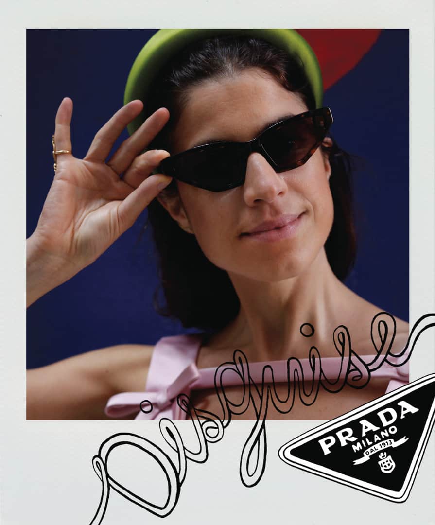 プラダさんのインスタグラム写真 - (プラダInstagram)「A disguise can be subtle. Leandra, aka @manrepeller, poses in #PradaDisguise sunglasses, for a Portrait illustrated by @bijoukarman. Disguise yourself with a personalized #PradaEyewear experience via link in bio. #Prada」6月2日 0時30分 - prada