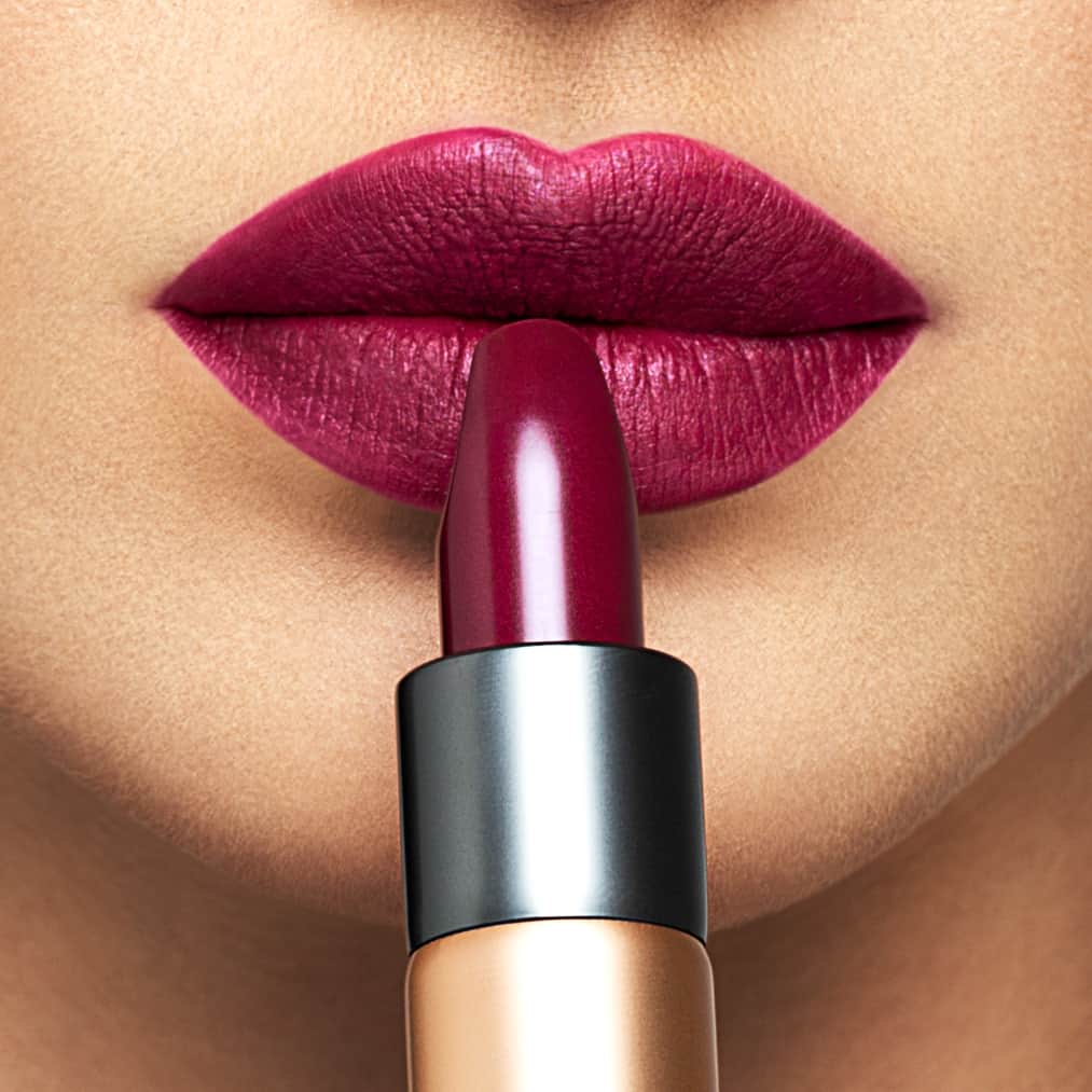 KIKO MILANOさんのインスタグラム写真 - (KIKO MILANOInstagram)「Nothing beats a perfect wine-hued lipstick 💄 Can you spell W I N E in the comments without being interrupted? Velvet Passion Matte Lipstick 317 Wine」6月2日 0時45分 - kikomilano