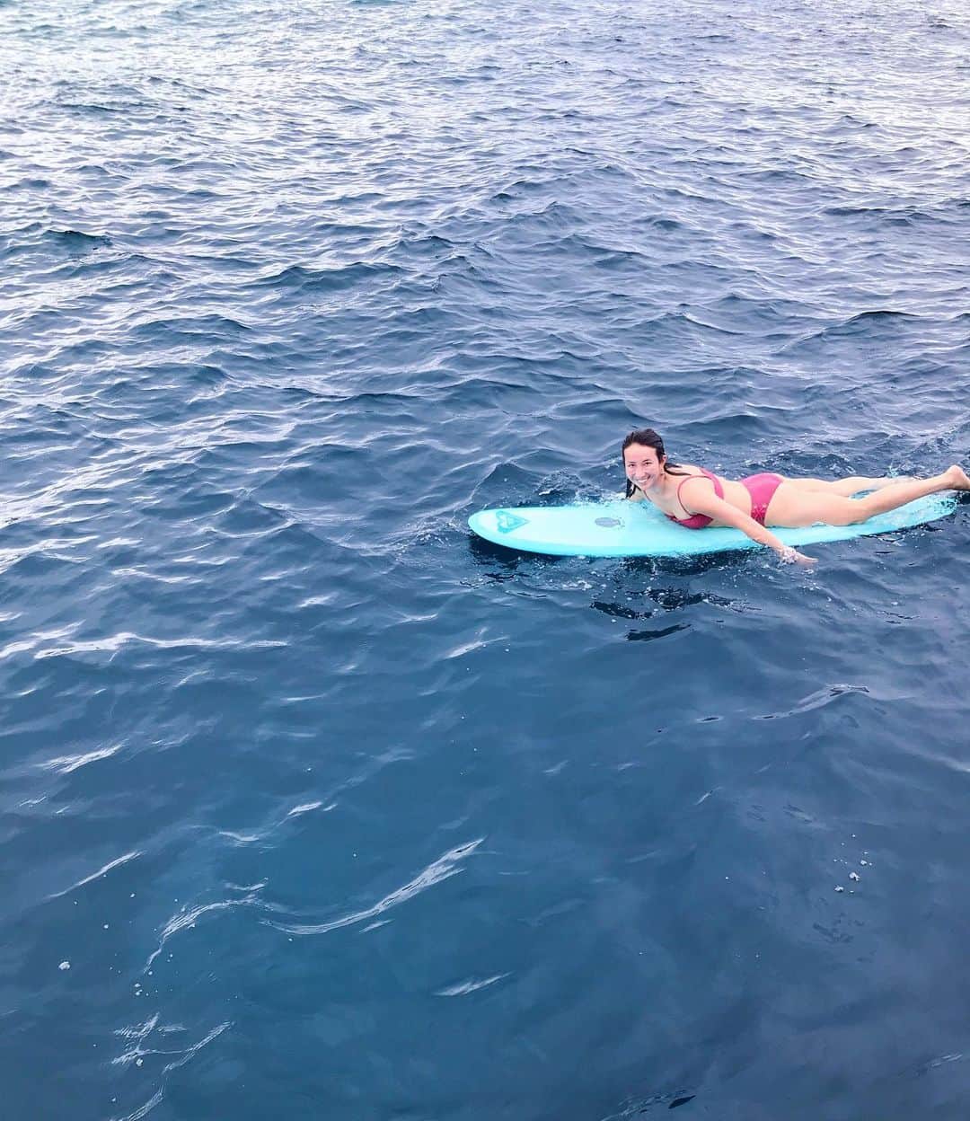 金子藍さんのインスタグラム写真 - (金子藍Instagram)「今回のボードは... 7'0のファンボードと5'5のショートボードを持ってきてる . まずはファンボードから楽しんでます♬ . #surf #surftrip #roxy #roxyjapan #roxysurfclub #sun #サーフィン #サーフィン女子 #サーフトリップ #ボートトリップ #モルディブ #maldives #ailasurfboards #アイラサーフボード #アイラマーケット #サーフィン女子 #travel」6月2日 0時46分 - aikaneko_surf