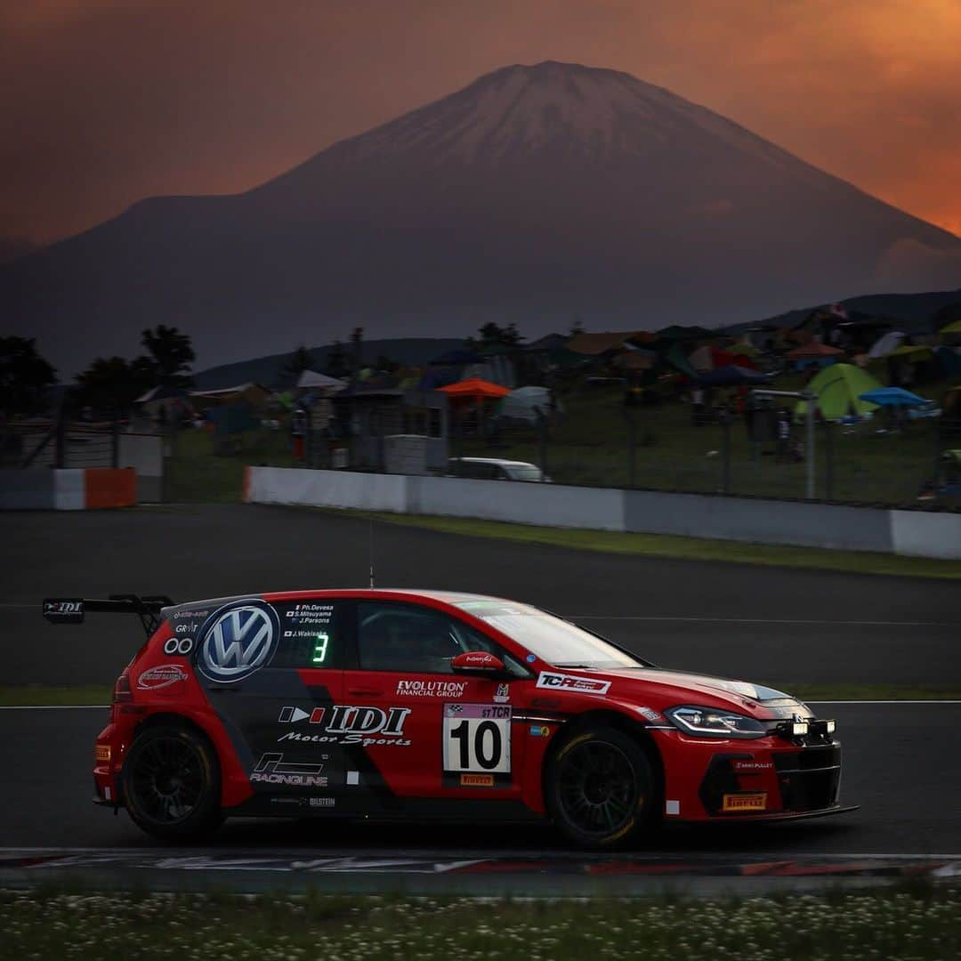 脇阪寿一さんのインスタグラム写真 - (脇阪寿一Instagram)「「三橋仁明写真館」  #supertaikyu #fuji24h  前半の写真が届きました。  只今レース開始10時間です。  #三橋仁明 #カメラマン #adenau」6月2日 0時50分 - juichiwakisaka