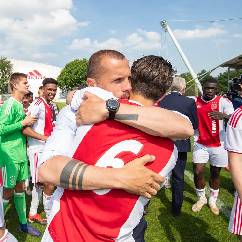 アヤックス・アムステルダムさんのインスタグラム写真 - (アヤックス・アムステルダムInstagram)「Eyes on the prize(s) 👀🏆 #AjaxO19 #ajafey」6月2日 0時59分 - afcajax