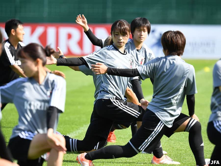 日本サッカー協会さんのインスタグラム写真 - (日本サッカー協会Instagram)「#なでしこジャパン フランス合宿🇫🇷5日目！ ・ 6/1(土)、#植木理子 選手に変わり招集された#宝田沙織 選手が合流しました！チームは、明日のスペイン戦に向けて冒頭15分のみメディア公開でトレーニングを行いました。 ・ ✍️JFA.jpでは、活動レポートを掲載中！ ・ ＜FIFA女子ワールドカップフランス2019＞ なでしこジャパン🇯🇵試合日程  6/10 25:00 vsアルゼンチン🇦🇷 6/14 22:00 vsスコットランド🏴󠁧󠁢󠁳󠁣󠁴󠁿 6/20 04:00 vsイングランド🏴󠁧󠁢󠁥󠁮󠁧󠁿 📺フジテレビ系列、NHK BS、J SPORTSで生中継！ ・ #nadeshiko #世界のなでしこ #なでしこジャパン#FIFAWWC」6月2日 1時02分 - japanfootballassociation