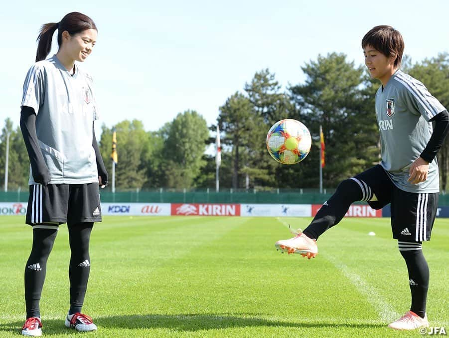 日本サッカー協会さんのインスタグラム写真 - (日本サッカー協会Instagram)「#なでしこジャパン フランス合宿🇫🇷5日目！ ・ 6/1(土)、#植木理子 選手に変わり招集された#宝田沙織 選手が合流しました！チームは、明日のスペイン戦に向けて冒頭15分のみメディア公開でトレーニングを行いました。 ・ ✍️JFA.jpでは、活動レポートを掲載中！ ・ ＜FIFA女子ワールドカップフランス2019＞ なでしこジャパン🇯🇵試合日程  6/10 25:00 vsアルゼンチン🇦🇷 6/14 22:00 vsスコットランド🏴󠁧󠁢󠁳󠁣󠁴󠁿 6/20 04:00 vsイングランド🏴󠁧󠁢󠁥󠁮󠁧󠁿 📺フジテレビ系列、NHK BS、J SPORTSで生中継！ ・ #nadeshiko #世界のなでしこ #なでしこジャパン#FIFAWWC」6月2日 1時02分 - japanfootballassociation