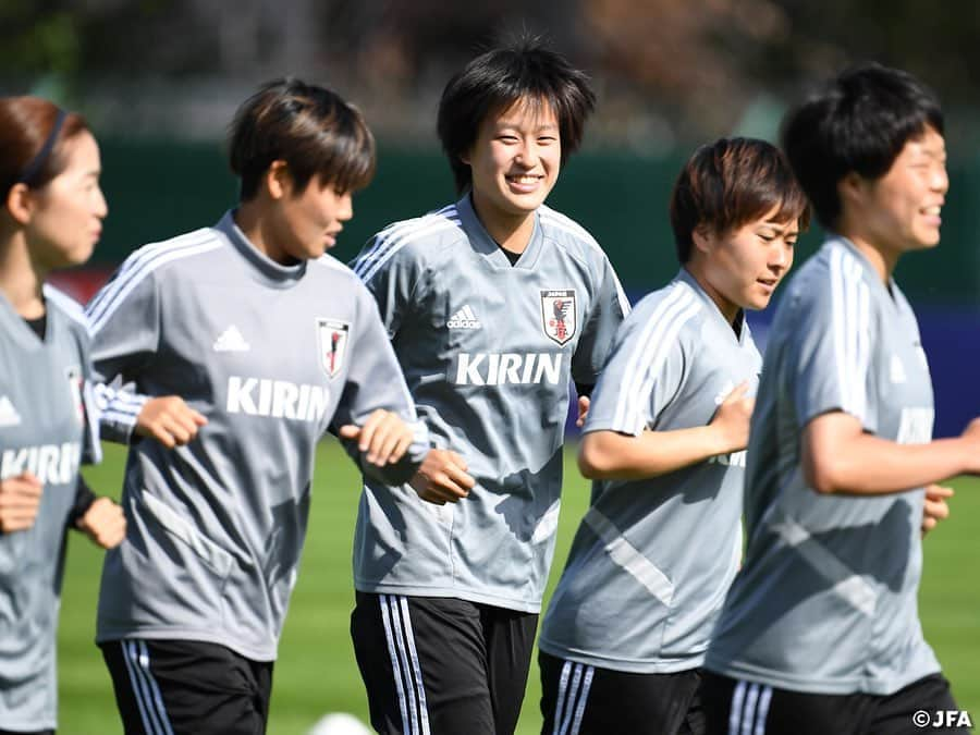 日本サッカー協会さんのインスタグラム写真 - (日本サッカー協会Instagram)「#なでしこジャパン フランス合宿🇫🇷5日目！ ・ 6/1(土)、#植木理子 選手に変わり招集された#宝田沙織 選手が合流しました！チームは、明日のスペイン戦に向けて冒頭15分のみメディア公開でトレーニングを行いました。 ・ ✍️JFA.jpでは、活動レポートを掲載中！ ・ ＜FIFA女子ワールドカップフランス2019＞ なでしこジャパン🇯🇵試合日程  6/10 25:00 vsアルゼンチン🇦🇷 6/14 22:00 vsスコットランド🏴󠁧󠁢󠁳󠁣󠁴󠁿 6/20 04:00 vsイングランド🏴󠁧󠁢󠁥󠁮󠁧󠁿 📺フジテレビ系列、NHK BS、J SPORTSで生中継！ ・ #nadeshiko #世界のなでしこ #なでしこジャパン#FIFAWWC」6月2日 1時02分 - japanfootballassociation