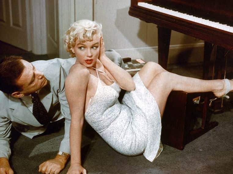 アカデミー賞さんのインスタグラム写真 - (アカデミー賞Instagram)「“She was an absolute genius as a comedic actress, with an extraordinary sense for comedic dialogue. It was a God-given gift.” - Billy Wilder on Marilyn Monroe  What’s your favorite Marilyn Monroe film?」6月2日 1時04分 - theacademy