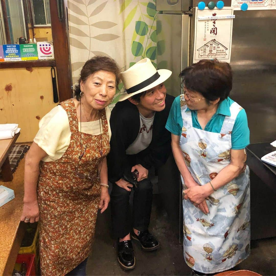 師岡とおるさんのインスタグラム写真 - (師岡とおるInstagram)「勉強王「酒の高橋」 小さいお母さんの中腰は重心がえらく低い。ポテサラはえらく旨い。#酒場」6月2日 1時07分 - mo_rock