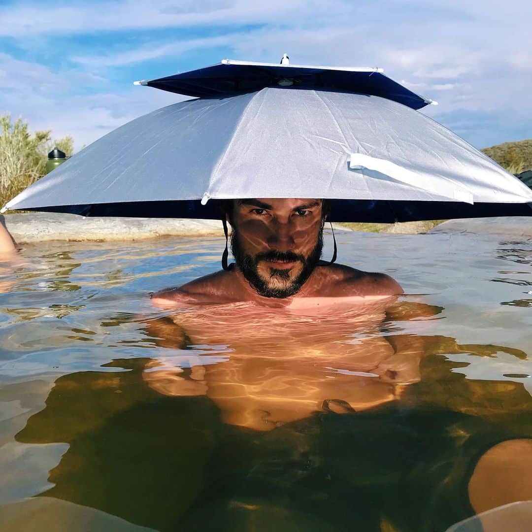マイケル・トレヴィーノのインスタグラム：「I borrowed this hat from an older gentlemen but haters will say it’s photoshopped . . . 📸:@afton」