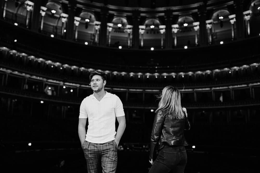 ナイル・ホーランさんのインスタグラム写真 - (ナイル・ホーランInstagram)「Great to catch up with my buddie @marenmorris and jump on stage with her at @royalalberthall last night. What an amazing show! 📸 @christiantierney」6月2日 1時10分 - niallhoran