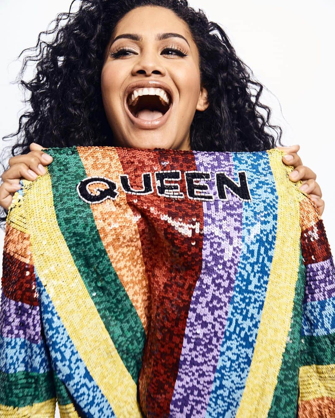 Saks Fifth Avenueさんのインスタグラム写真 - (Saks Fifth AvenueInstagram)「HAPPY PRIDE MONTH: Kickoff Pride and bow down to the queen. Actress, model and dancer @leynabloom helps @stonewallgives x @Saks celebrate the 50th anniversary of @thestonewallinn uprising with @aliceandolivia’s #OnlyatSaks rainbow sequin bomber. Join the conversation and share your own story  of #wherepridebegan.」6月2日 1時26分 - saks