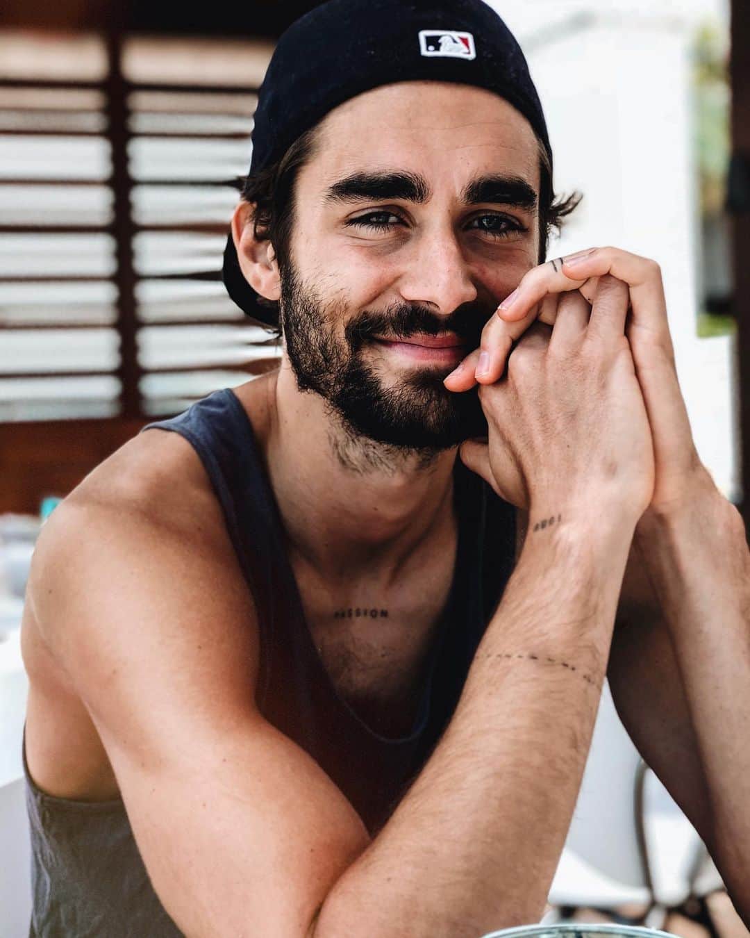 NICOLAS SIMOESのインスタグラム：「Summer vibes ☀️✨」