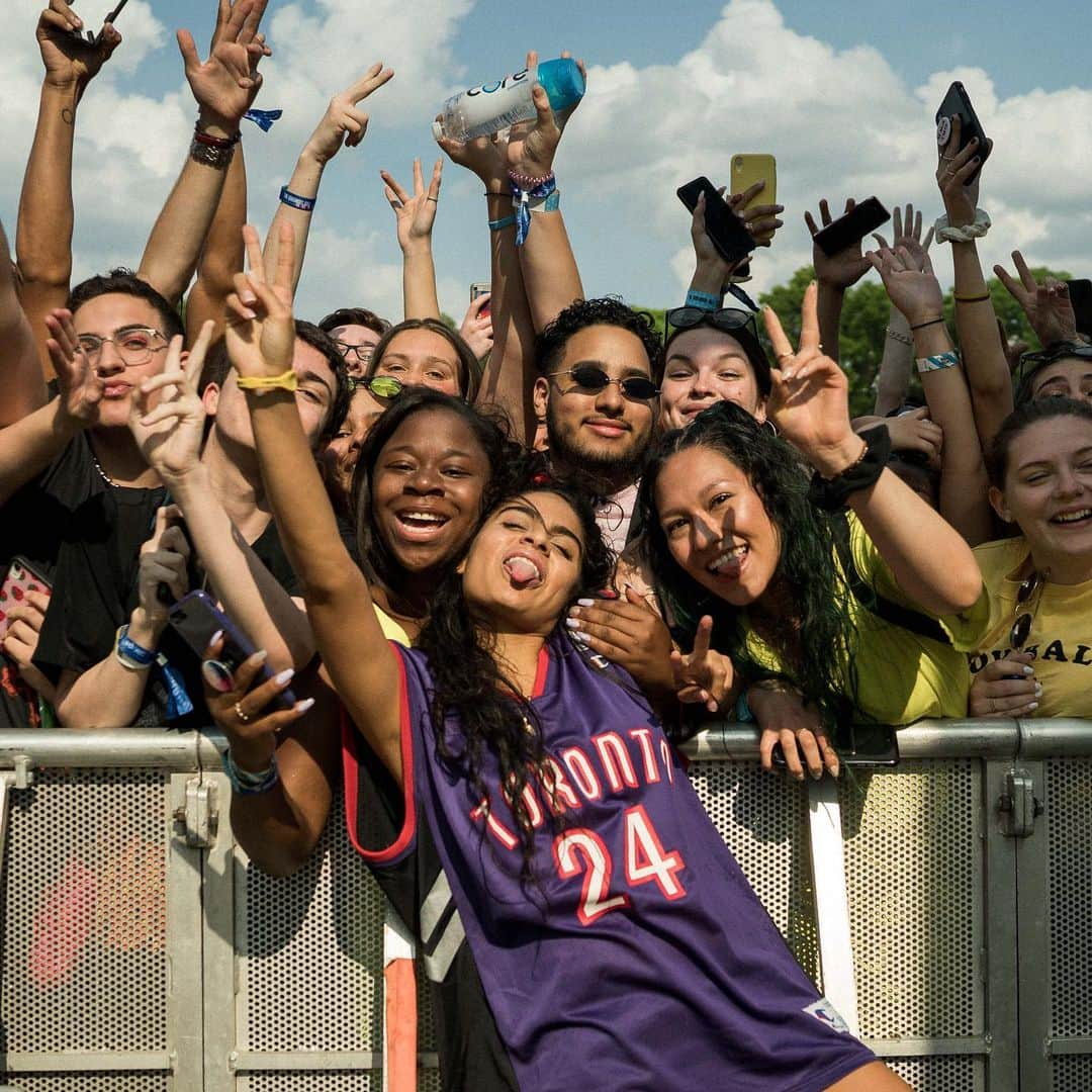 Vevoさんのインスタグラム写真 - (VevoInstagram)「Day 1 at @GovBallNYC done ✔️ From the #GovBallNYC stages to the artist lounge, we got you covered! Enjoy some of last night’s biggest moments through the lens of @Stevesweatpants and @MadelineBonn and head to Vevo’s IG stories to get an inside look at the magic behind the scenes! 👀」6月2日 1時21分 - vevo