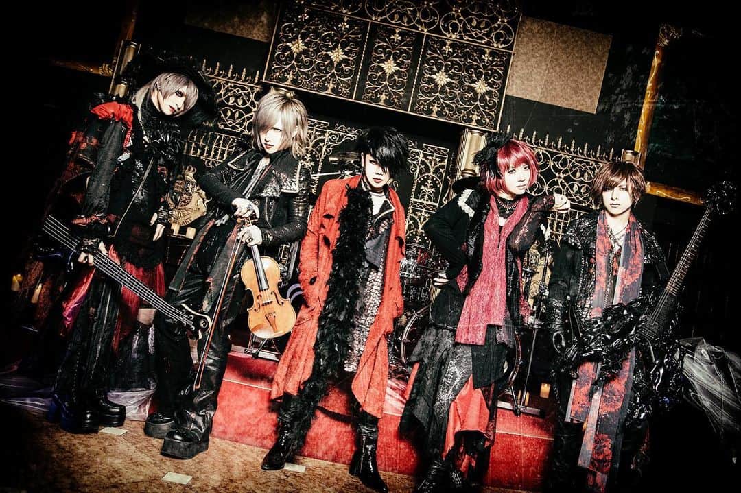 I’LLのインスタグラム：「7/17(wed)Release MINI ALBUM『EDEN』お楽しみに。 #FranticEMIRYsecondcrisis #ILUA」