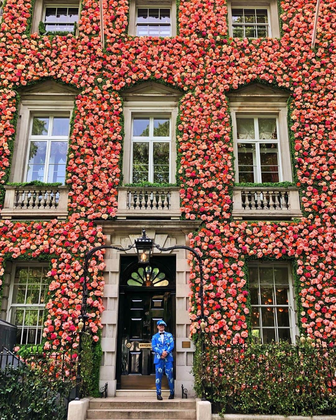 のインスタグラム：「London Summer Classics😀❤️✌️🌹 #london #seydauk 🌸」