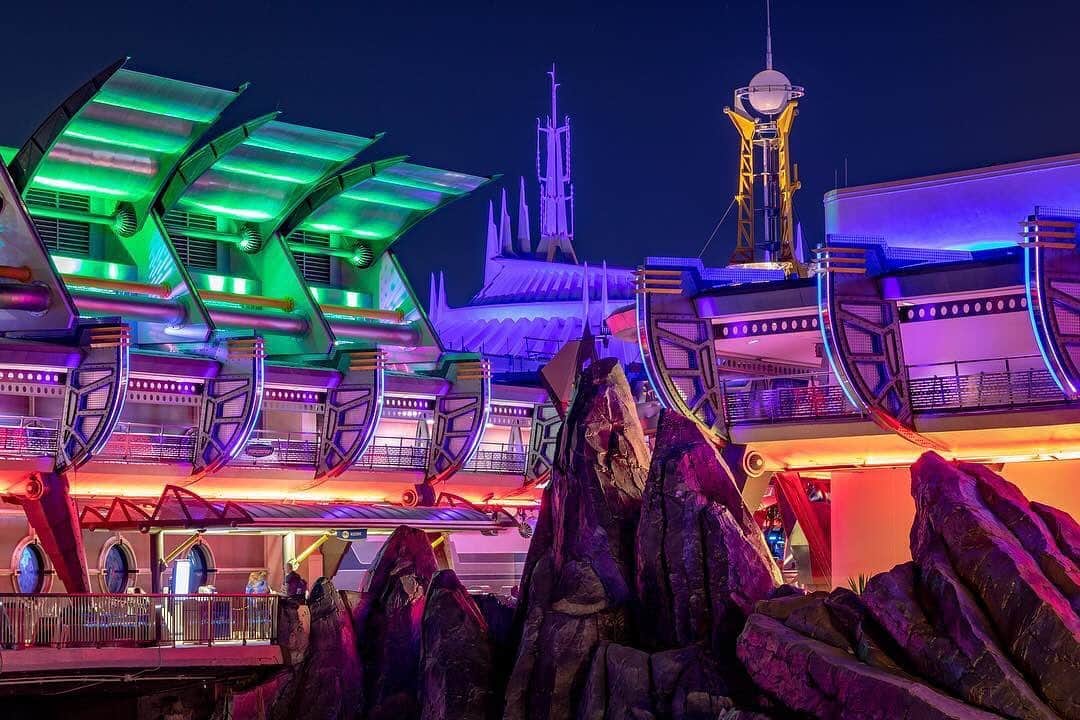 Walt Disney Worldのインスタグラム：「There’s a great big beautiful #Tomorrowland. 🚀#WaltDisneyWorld (📷: @thedisneyman)」