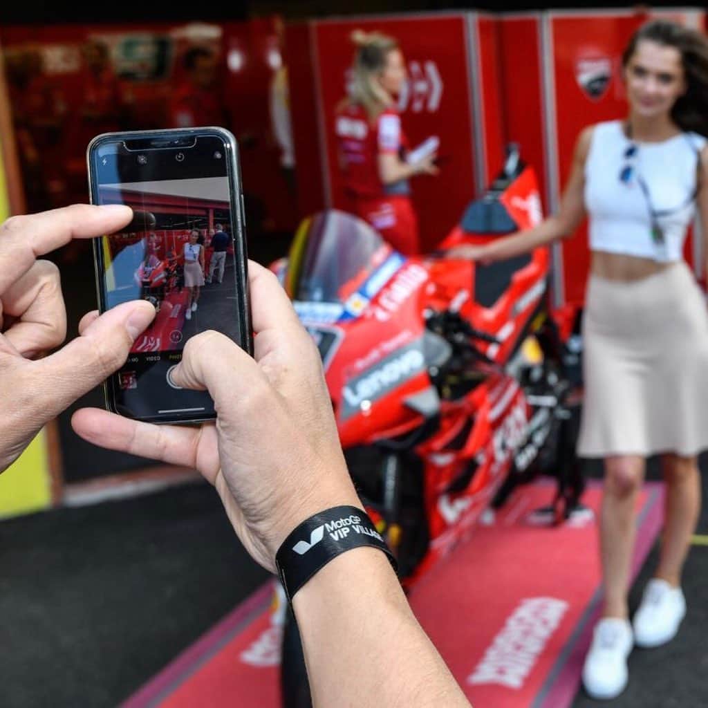 MotoGPさんのインスタグラム写真 - (MotoGPInstagram)「Want to be this close 👆 to the #MotoGP action? 🤩 // If the answer is yes, the #MotoGPVIPVillage is the place to be for you!🔥 #VIP #ThePlaceToBe #VIPExperience #BestViews #PaddockLife #VIPPass #VIPVillage #CorporateHospitality」6月2日 1時29分 - motogp