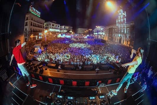 Dimitri Vegas & Like Mikeさんのインスタグラム写真 - (Dimitri Vegas & Like MikeInstagram)「Madrid was on fire last night! Can't wait to see the match tonight ✊🏼 Who is gonna win ? @championsleague @pepsi」6月2日 1時30分 - dimitrivegasandlikemike