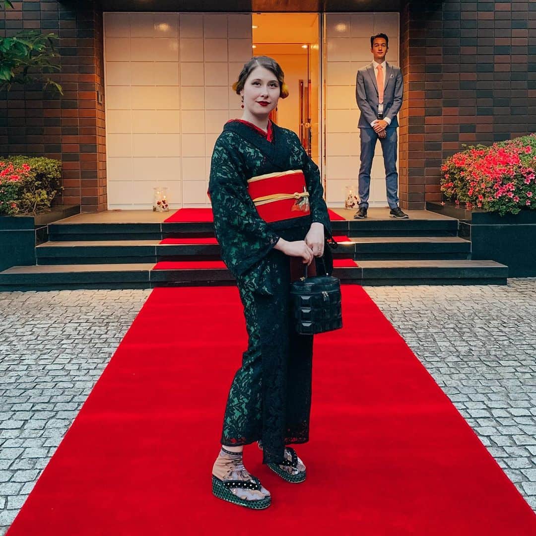 Anji SALZさんのインスタグラム写真 - (Anji SALZInstagram)「The other day I was invited to take a dip into Switzerland🇨🇭 food and customs at the embassy. It was such a delightful private gathering. The food provided by Swiss deluxe hotels was absolutely amazing 😭 I haven’t eaten anything that good in a long time - so I took several rounds to the buffet (and the sparkling wine lol). Hope that I can stay at one of their hotels in Switzerland someday 😭✈️❤️ Thank you again for having us and all the new people met! この間はスイス大使館のイベントにて、スイスのおもてなしを味わえてきた😭❤️ スイスワインとデラックスホテルの食事やサービスとたくさんの素敵な出会いで感動した！美味しすぎて天国に感じたw (嘘じゃない！何回もビュッフェ回ってすみませんw)😆 またスイスに行きたくなった！お誘いありがとう❤️ @lafonduetokyo  #inlovewithswitzerland #swissdeluxehotels #lafonduetokyo」6月2日 1時54分 - salztokyo
