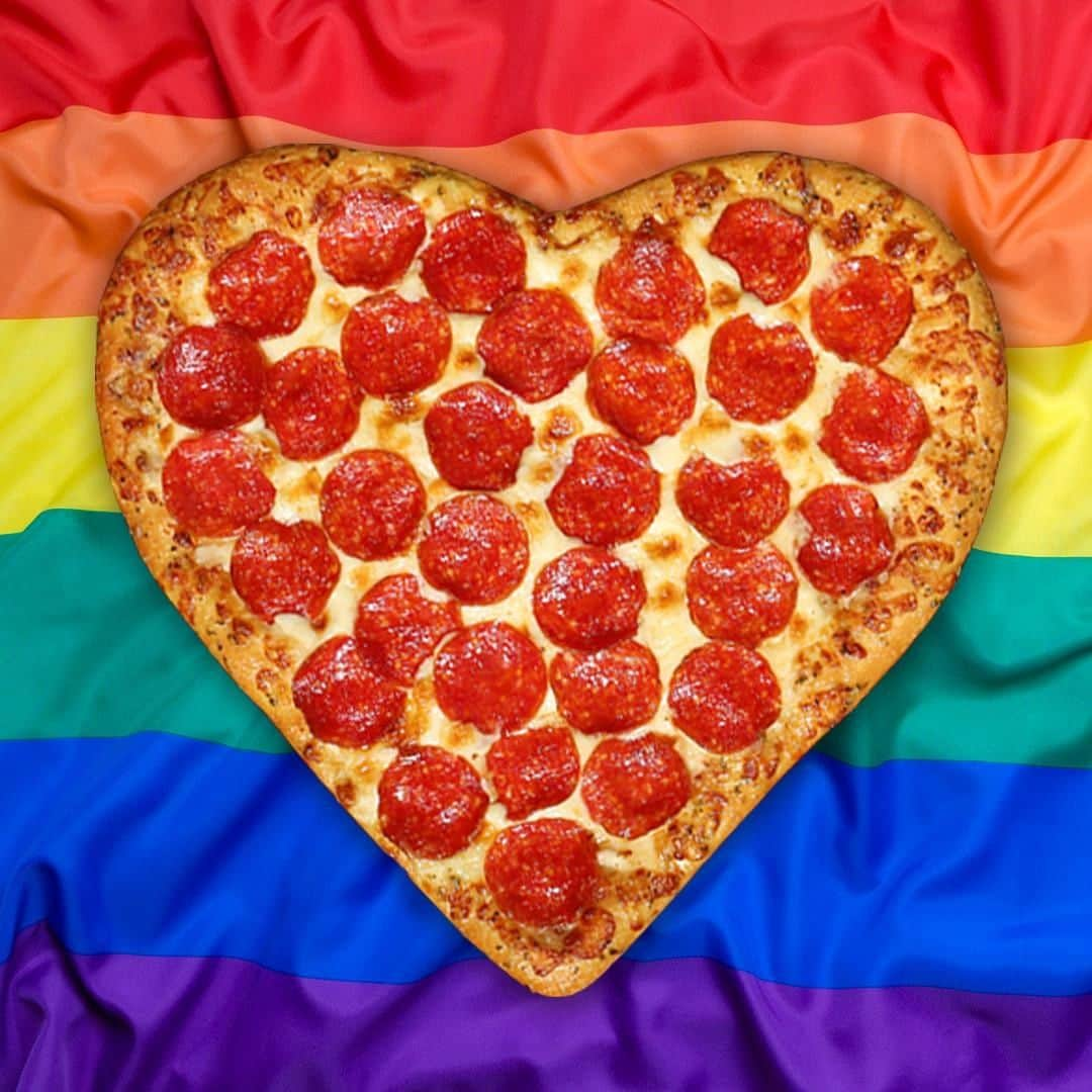 Pizza Hutさんのインスタグラム写真 - (Pizza HutInstagram)「Love is love is love. Heart-Shaped Pizza available at participating locations. #PrideMonth」6月2日 2時00分 - pizzahut