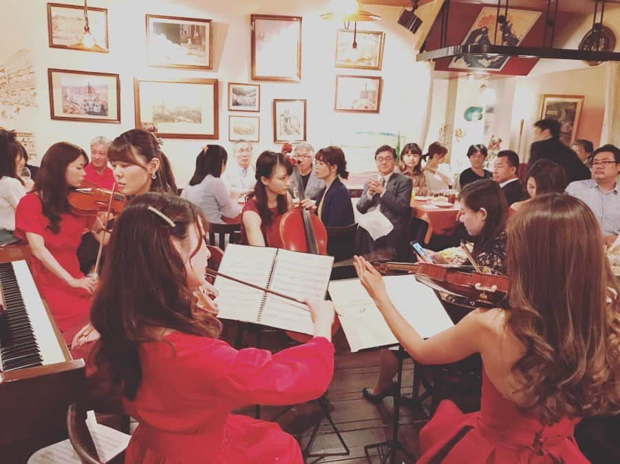 苅谷なつみさんのインスタグラム写真 - (苅谷なつみInstagram)「なつカルだいすき💕✨ @natsuquartet  #なつカル #カルテット #ドレスコード #赤 #ヴァイオリニスト #名古屋 #生演奏 #violinist #quartetto #dress #onepiece #birthday #japanesegirl」6月2日 2時03分 - natsumi_kariya