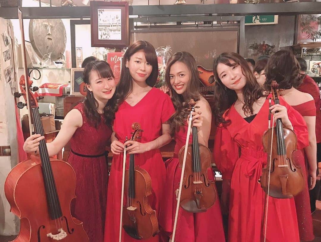 苅谷なつみさんのインスタグラム写真 - (苅谷なつみInstagram)「なつカルだいすき💕✨ @natsuquartet  #なつカル #カルテット #ドレスコード #赤 #ヴァイオリニスト #名古屋 #生演奏 #violinist #quartetto #dress #onepiece #birthday #japanesegirl」6月2日 2時03分 - natsumi_kariya