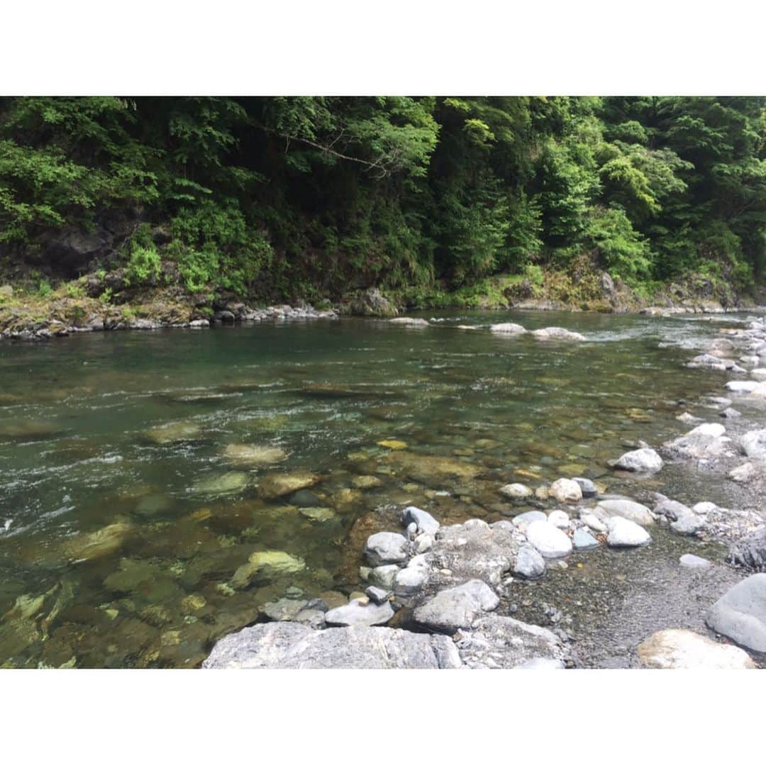 岩村菜々美さんのインスタグラム写真 - (岩村菜々美Instagram)「BBQ🍖 肉、肉、肉、 ピーマン、肉🥩 #日光恐怖症 #シミになる #そんな歳頃 . #雨予報 #超絶晴れ女 口癖は「大丈夫、晴れるから」 そして、有言実行 一滴も雨降らず✨ なんで、外で食べるご飯って美味しいんだろうね？ #謎 でも、大事なのは何を食べるかじゃなく、誰と食べるかなんだよね！ #夏 #全力疾走 で #楽しむ と #決めた ！！」6月2日 2時24分 - nanami1120