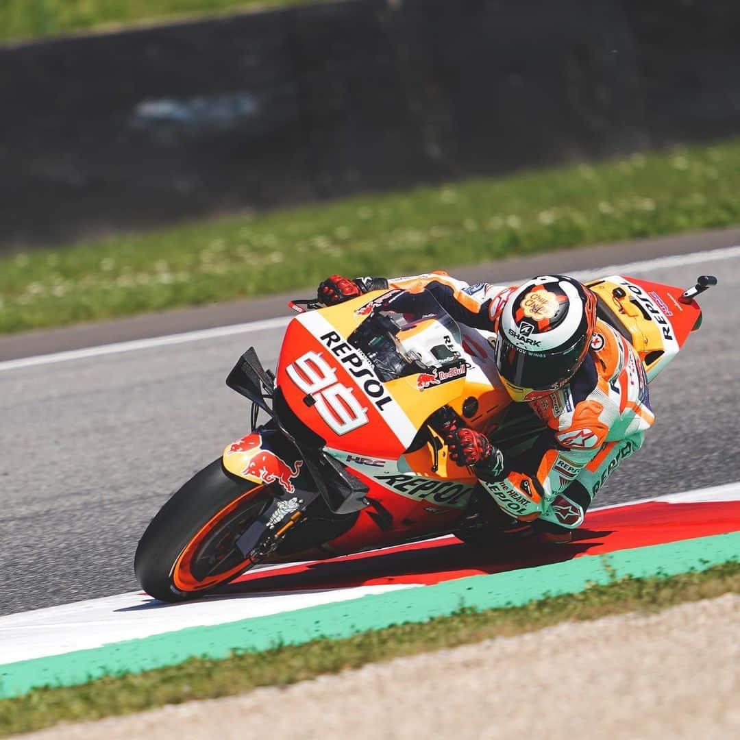 レプソル・ホンダのインスタグラム：「#JL99😈 🅿️1️⃣7️⃣ 🇮🇹 ⠀⠀⠀⠀⠀⠀⠀⠀⠀ “We tried to improve the bike but we’re still missing that last piece or step and I’m struggling more than normal. Honda and myself are working hard together to find a solution to make me more comfortable on the bike but of course the rules limit what we can do. Tomorrow we will see what happens at this physical track.” ⠀⠀⠀⠀⠀⠀⠀⠀⠀ #ItalianGP #25RepsolHonda #Repsol #MotoGP #Honda #Racing #RepsolHonda #HRC #RC213V #JL99 #JorgeLorenzo #JL99😈 #ThePowerOfDreams #Motorcycle #Italy #Mugello #Qualifying」