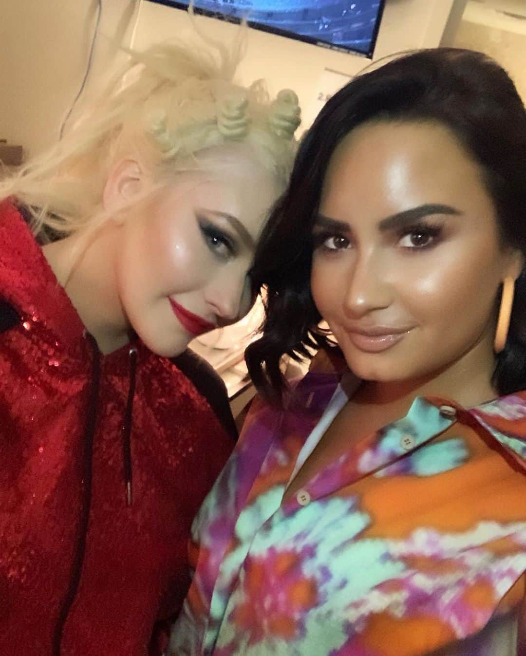 Just Jaredさんのインスタグラム写真 - (Just JaredInstagram)「@ddlovato snaps a selfie backstage with @xtina after attending the singer’s opening night show in Las Vegas! #DemiLovato #ChristinaAguilera #TheXperience Photo: @ddlovato」6月2日 2時53分 - justjared