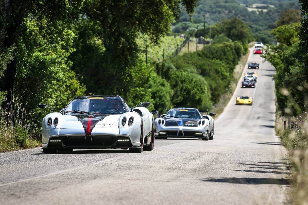 パガーニ・アウトモビリのインスタグラム：「Tomorrow, all roads lead to Monza!  Get your free Pagani Open Day ticket on our official website or click the link in bio.  #pagani #zonda #zondas #zondaf #huayra #huayrabc #huayraroadster #paganiraduno - The Vanishing Point」