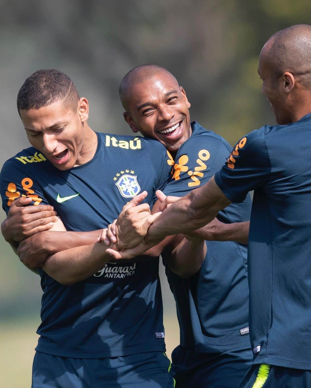 フェルナンジーニョさんのインスタグラム写真 - (フェルナンジーニョInstagram)「De hoje 🙌🏾😀🇧🇷 Segue o trabalho ⚽️ . 📷: @lucasfigfoto」6月2日 2時55分 - fernandinho