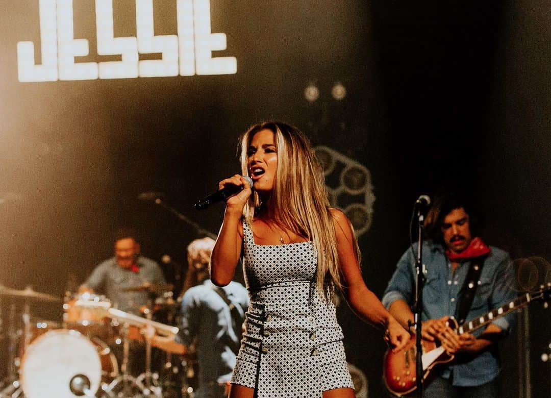 Jessie Jamesさんのインスタグラム写真 - (Jessie JamesInstagram)「✨Dallas you were one of my fav places to play! The energy was contagious✨」6月2日 3時11分 - jessiejamesdecker