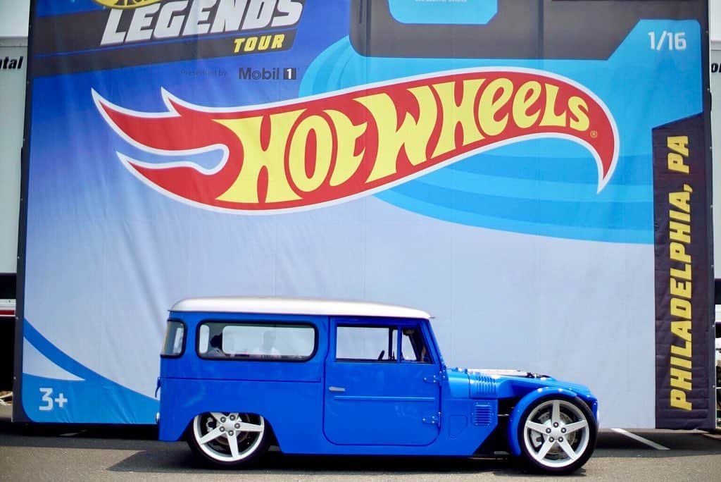 Hot Wheelsさんのインスタグラム写真 - (Hot WheelsInstagram)「The City of Brotherly Love really lived up to its name! 💙💙 Now it’s time to meet your winner of the Philadelphia stop of the #HotWheelsLegends Tour, Bob Colfer and his legendary ‘68 Toyota Land Cruiser. Congrats Bob, we’ll see you at SEMA! 🙌 Next Stop: New York/New Jersey ✅ @walmart @mobil1 @dickies @mechanix_wear @honda @xbox . . . #hotwheels #philadelphia #carshow #autoshow #pennsylvania」6月2日 3時04分 - hotwheelsofficial
