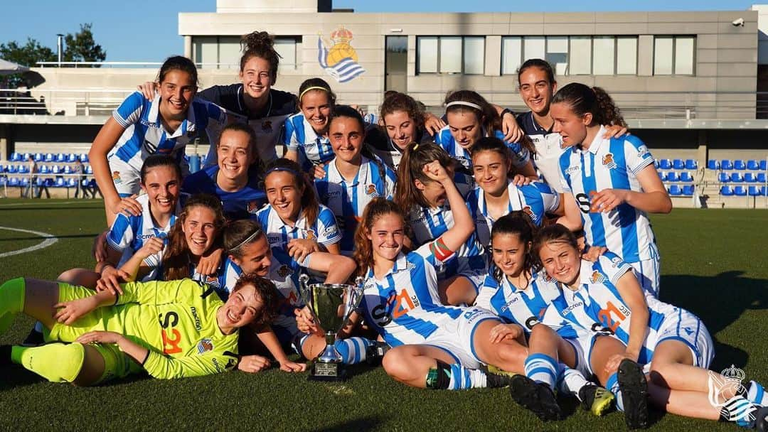 レアル・ソシエダさんのインスタグラム写真 - (レアル・ソシエダInstagram)「🏆 Kopako txapeldunak! AURRERA REALA!!! 💙⚪️ . 🏆 ¡Campeonas de Copa! AURRERA REALA! 💙⚪️ . #AurreraReala #AurreraNeskak #RealSociedad #Football」6月2日 3時23分 - realsociedad