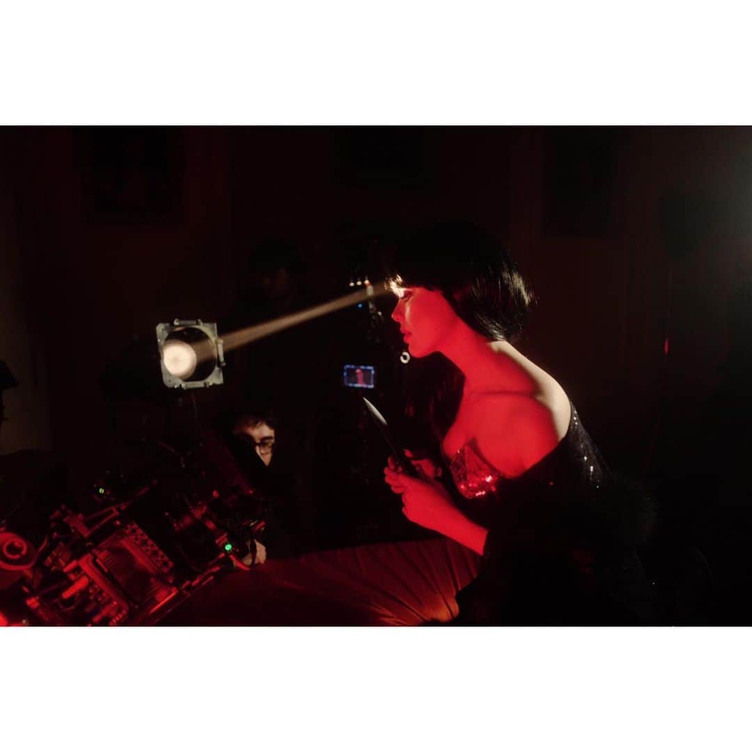 クリスティナ・バザンのインスタグラム：「Still reliving these beautiful moments filming « Killer » with an amazing team of talented creatives, the whole project was a challenge from A-Z, we wanted to make a short movie and had ambitious references. I love working on music videos because it is such an interesting collaborative process. There are endless ways of expressing an idea, it is the vision of an entire team that brings it to life and without their help none of that could have happened. So a big thanks to @hvhproductions for supporting the project from the beginning, @bertrandmarin for taking so much time to sublime each image, bella @giovanna_gorassini always being true to herself and what she believes in. Still have a lot to share from set! Thanks to all of you for the positive comments so far ❤️ photography @elisaparron」