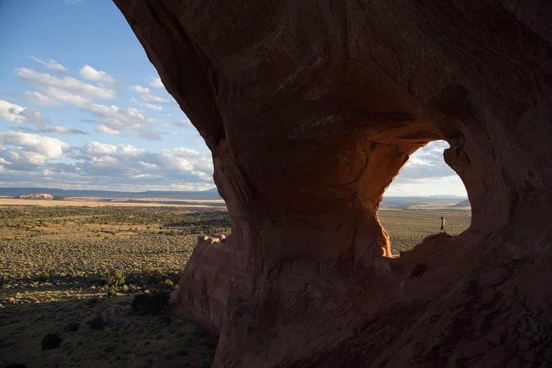 National Geographic Travelさんのインスタグラム写真 - (National Geographic TravelInstagram)「Photo by @jodymacdonaldphoto // Sponsored by @ace_brand // Drive five miles north of Moab, Utah, and you will find the highest density of natural stone arches anywhere on Earth. With more than 2,000 arches in a 119-square-mile area, Arches National Park has a lot to explore. The colors are overwhelming, and the beauty is more encompassing than the eye is capable. If you are ever traveling in the American Southwest, make a detour. Trust me, it’s worth it. // Enter the #FamilyMomentsContest for a chance to win a 3-night stay for a family of 4 in Moab, Utah! To enter, share images of your favorite family travel moments to Instagram with the hashtag #FamilyMomentsContest and tag @natgeotravel. The contest, sponsored by @ace_brand, runs from June 1 to June 30, 2019. U.S. residents only. For more information, go to nationalgeographic.com/familytravelmoments.」6月2日 3時46分 - natgeotravel