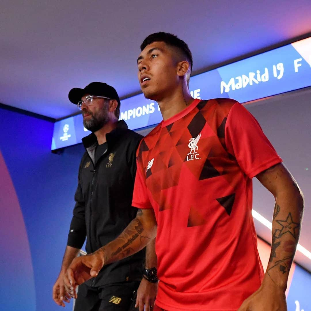 UEFAチャンピオンズリーグさんのインスタグラム写真 - (UEFAチャンピオンズリーグInstagram)「@liverpoolfc locked and loaded 👊  #UCLfinal #YNWA #UCL」6月2日 3時55分 - championsleague