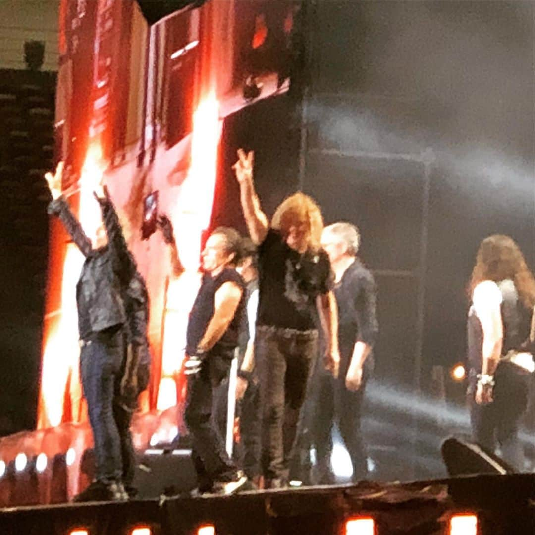 デヴィッド・ブライアンさんのインスタグラム写真 - (デヴィッド・ブライアンInstagram)「Thank you Moscow for a great night of Rock & Roll!!! We definitely won’t wait another 30 years to come back and rock with you again 😎👍💪🎶🎹🎉💥」6月2日 3時48分 - davidbryanmusic