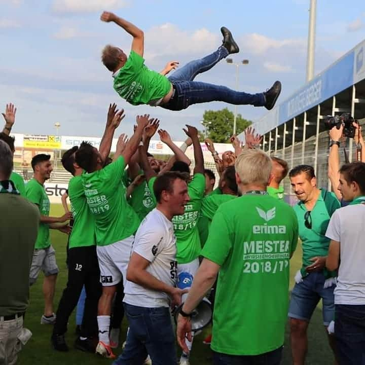 SVホルンさんのインスタグラム写真 - (SVホルンInstagram)「Gratulation an die @wsg_wattens_fussball zum Meistertitel und Aufstieg! #wirhabenallesgegeben #challengeliga2 #gratulationzumtitel #gratulationzumaufstieg #liga2 #bepartofit」6月2日 3時57分 - svhorn1922