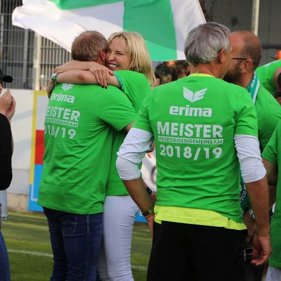 SVホルンさんのインスタグラム写真 - (SVホルンInstagram)「Gratulation an die @wsg_wattens_fussball zum Meistertitel und Aufstieg! #wirhabenallesgegeben #challengeliga2 #gratulationzumtitel #gratulationzumaufstieg #liga2 #bepartofit」6月2日 3時57分 - svhorn1922