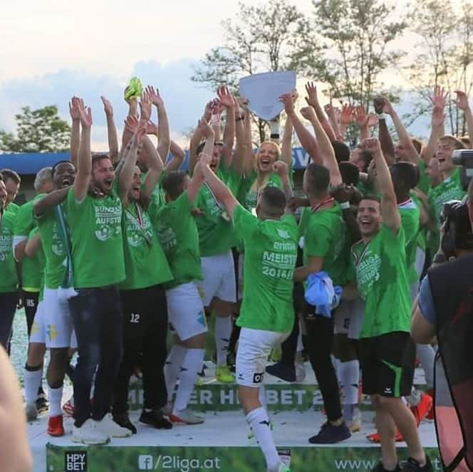 SVホルンさんのインスタグラム写真 - (SVホルンInstagram)「Gratulation an die @wsg_wattens_fussball zum Meistertitel und Aufstieg! #wirhabenallesgegeben #challengeliga2 #gratulationzumtitel #gratulationzumaufstieg #liga2 #bepartofit」6月2日 3時57分 - svhorn1922