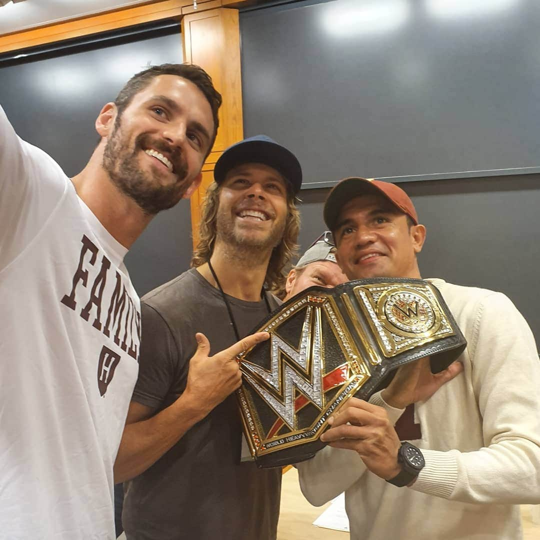 ティム・ケーヒルさんのインスタグラム写真 - (ティム・ケーヒルInstagram)「We got your BELT @therock 🤗🤩 @kevinlove @ericcolsen @chipgaines @anitaelberse @harvardhbs」6月2日 3時57分 - tim_cahill