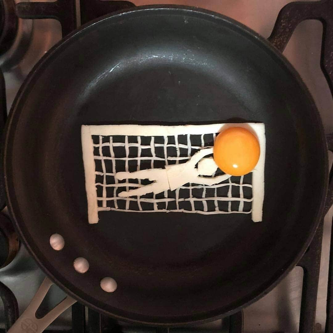 Eggs Conceptさんのインスタグラム写真 - (Eggs ConceptInstagram)「⚽🍳 by 👉 The Eggshibit @the_eggshibit 👈  #theeggshibit #eggsconcept #egg #eggs #friedegg #june #spiegelei #ou #yumurta #ägg #oeuf #juny #juni #juin #junio #июнь #6月 #czerwiec #Junho #giugno #יוני #jún」6月2日 3時59分 - eggsconcept