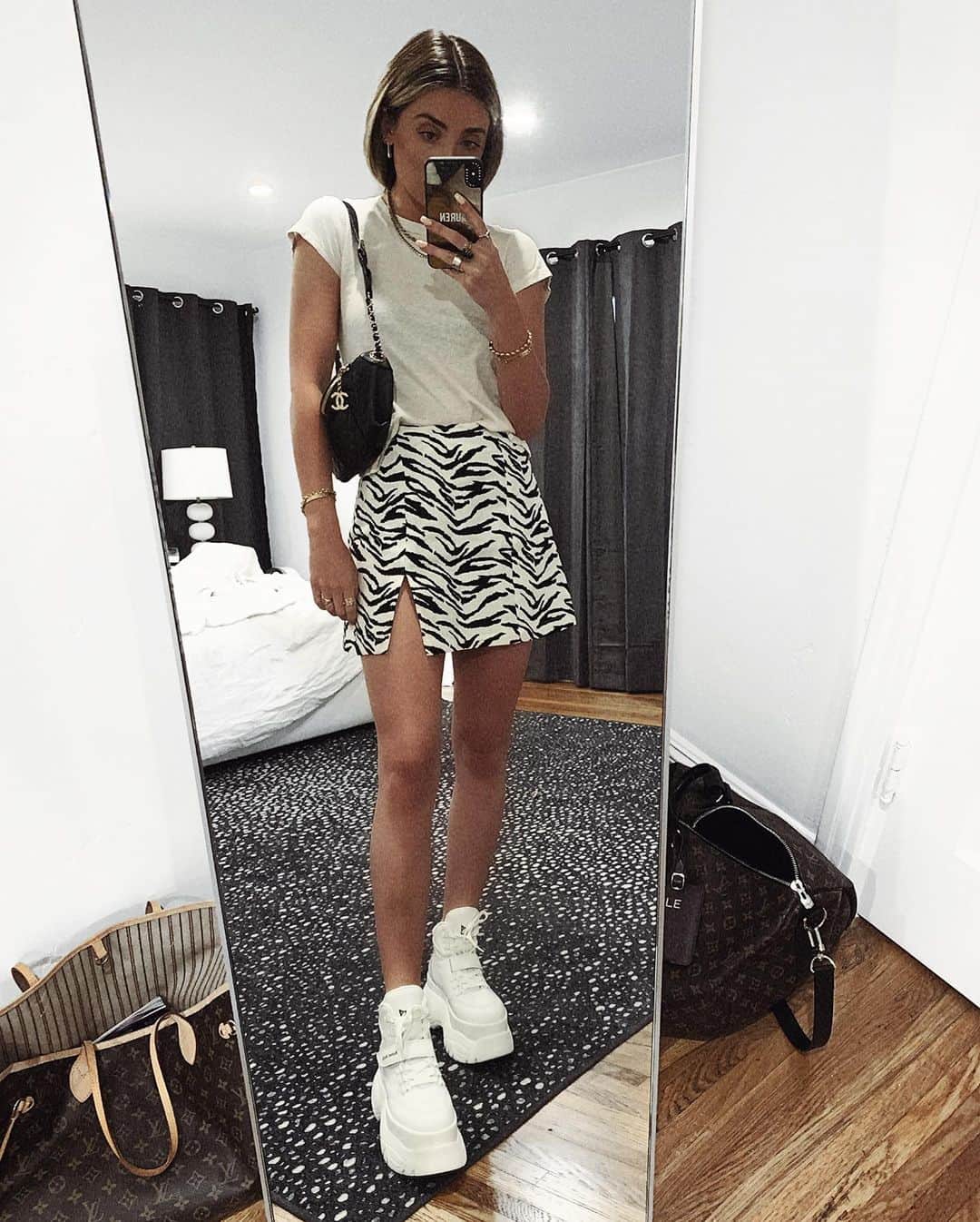 Lauren Elizabethのインスタグラム：「She’s back 🦓🖤」