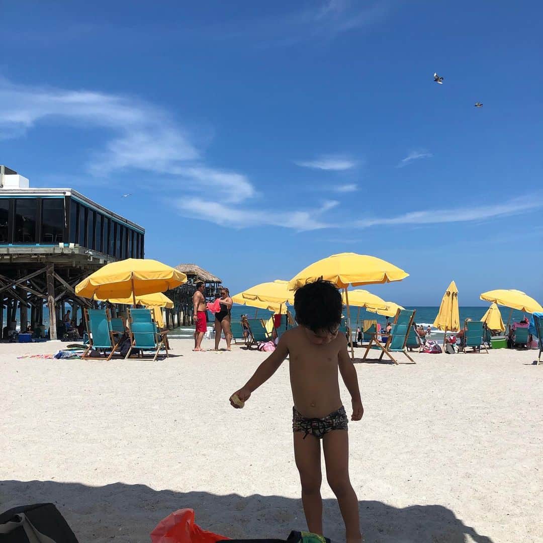 ウィリアム・アルジョナさんのインスタグラム写真 - (ウィリアム・アルジョナInstagram)「Beach time!!! #cocoabeach #florida #ferias #vacations #sister #family #love #ninguemedeferro #budweiser」6月2日 4時05分 - william_elmago_arjona