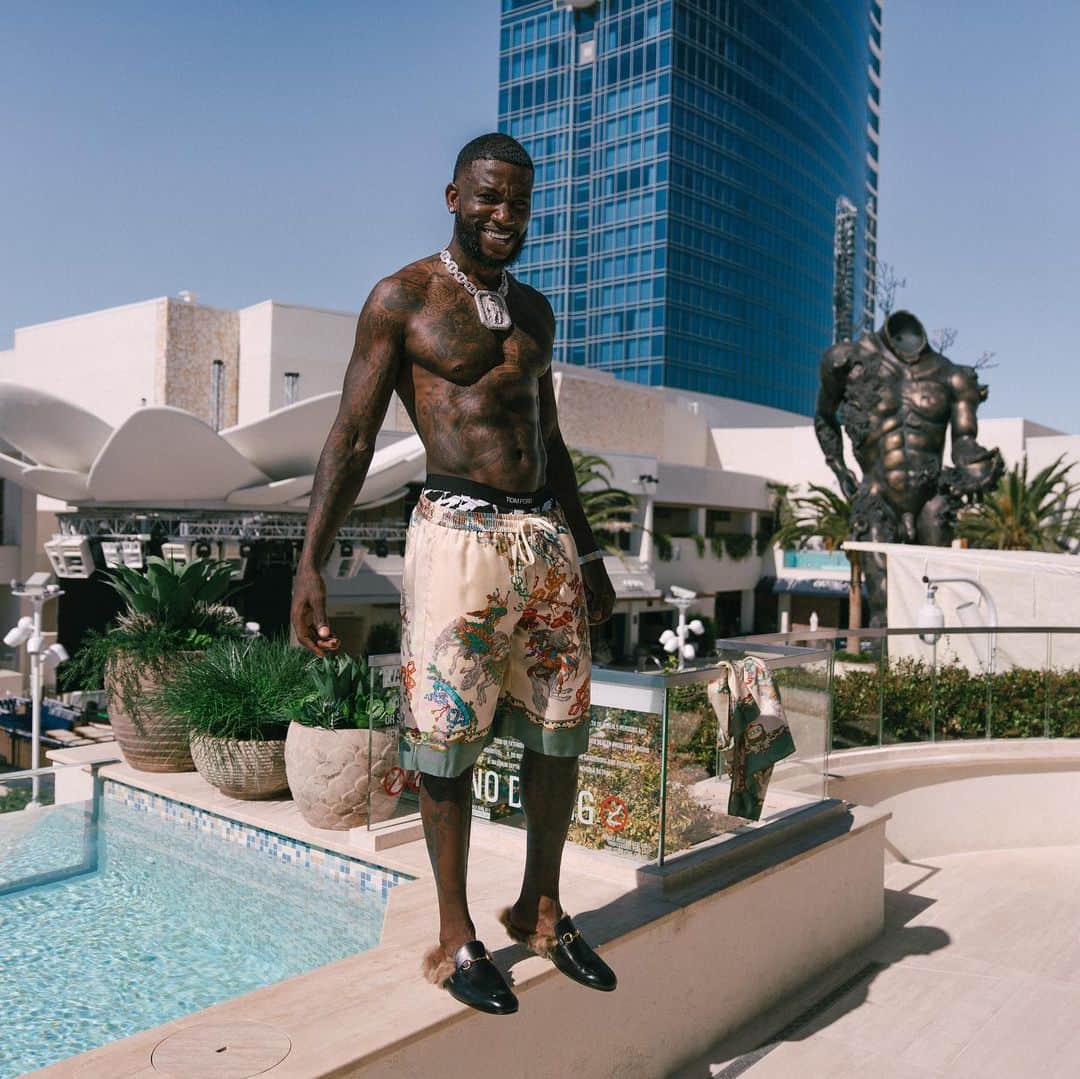 のインスタグラム：「Im starting 2 look like This statue the WaterGod aka Poseidon 💪🏿💎」